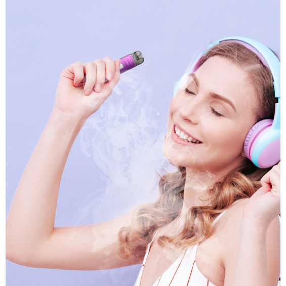 Aspire Flexus Pro Pod Mod mor renkli, taşınabilir elektronik sigara kullanımı.